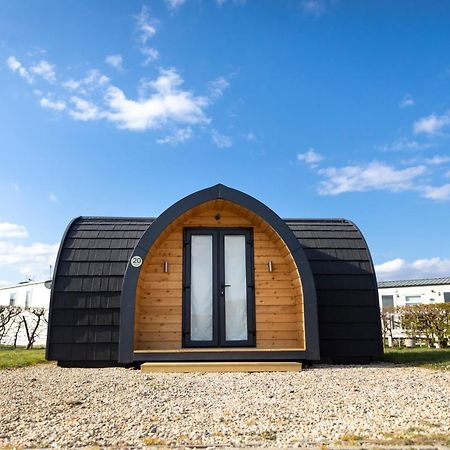 Camping Pods, Dovercourt Holiday Park Hotel ฮาริตช์ ภายนอก รูปภาพ