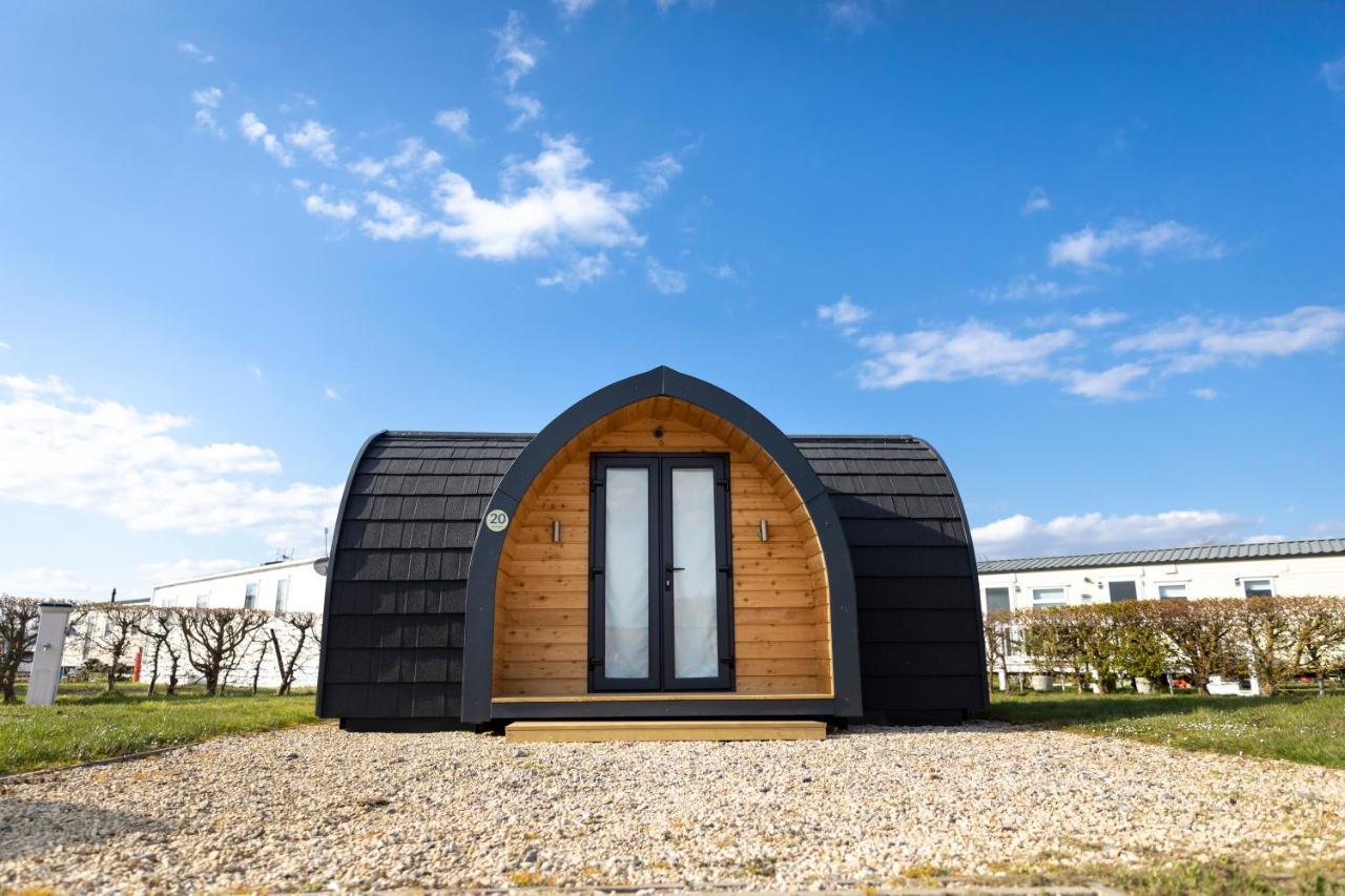 Camping Pods, Dovercourt Holiday Park Hotel ฮาริตช์ ภายนอก รูปภาพ
