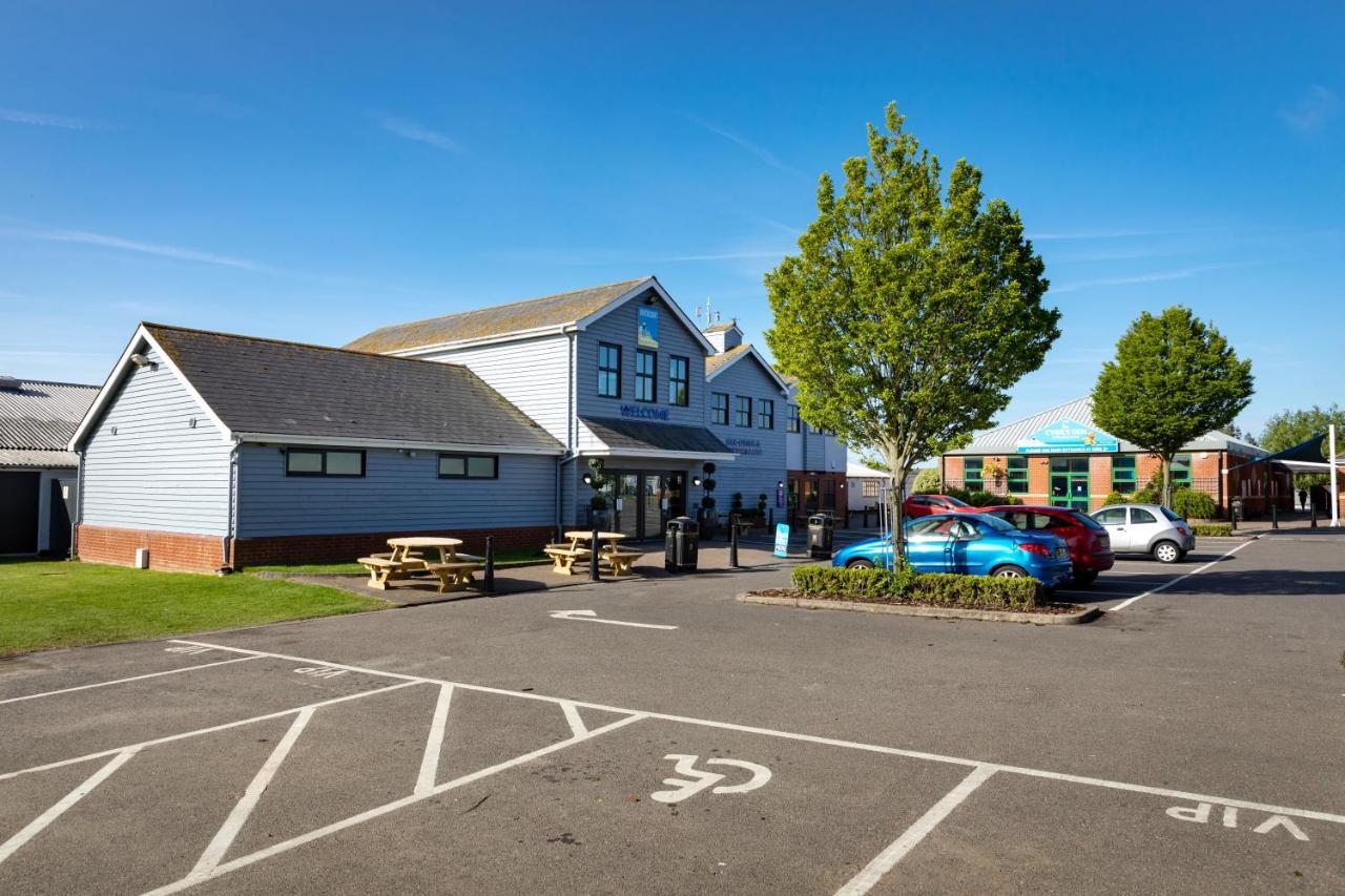 Camping Pods, Dovercourt Holiday Park Hotel ฮาริตช์ ภายนอก รูปภาพ