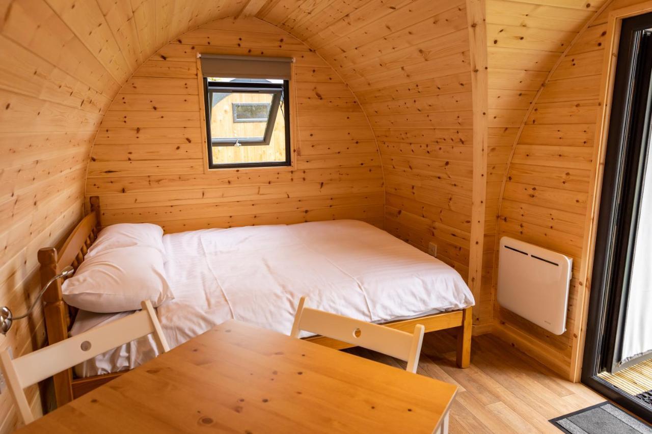 Camping Pods, Dovercourt Holiday Park Hotel ฮาริตช์ ห้อง รูปภาพ
